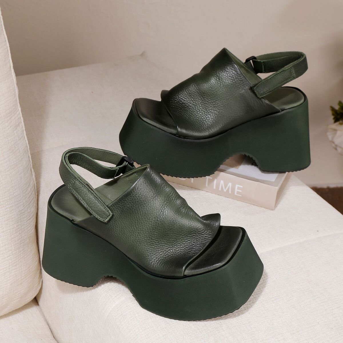 Sandal nữ quai ngang đế dày da bò mũi cá tăng chiều cao — màu đen, Xanh rêu đậm