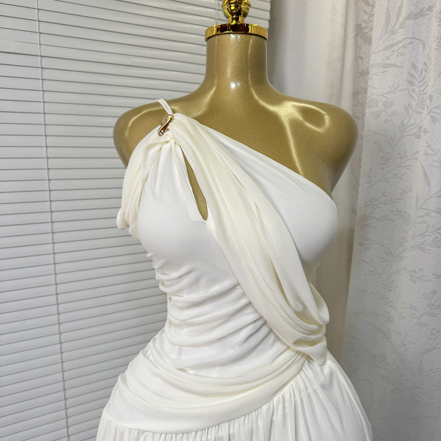 Summer Off Shoulder Twist Knot Maxi Dress Elegant Design Sexy Silhouette Comfortable Fabric Perfect for Parties and