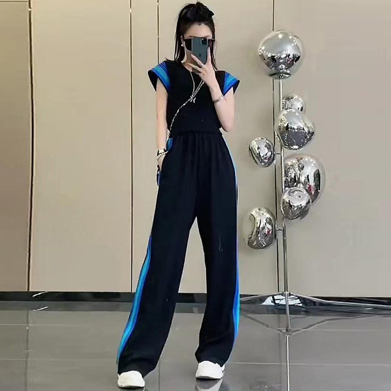 (Mới) Mã A4126 Giá 1120K: Đồ Bộ Nữ Doreic Ngắn Tay Cả Bộ 2 Món Hàng Mùa Hè Thời Trang Nữ Chất Liệu G04 Sản Phẩm Mới, (Miễn Phí Vận Chuyển Toàn Quốc).