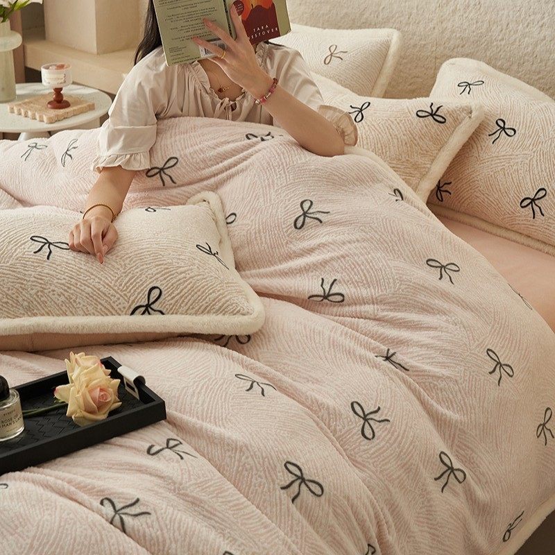 Thickened and Fleece-Lined! Gentle, High-Weight, Three-Dimensional Embroidered Milk Velvet Four-Piece Set, Winter Coral Fleece Duvet Cover Bedding