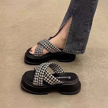 Thick-Soled Sandals for Women's Summer Outer Wear 2025 New European Style Platform-Soled Half-Drag Popular Beach Sandals with a Poop-Feeling Feel