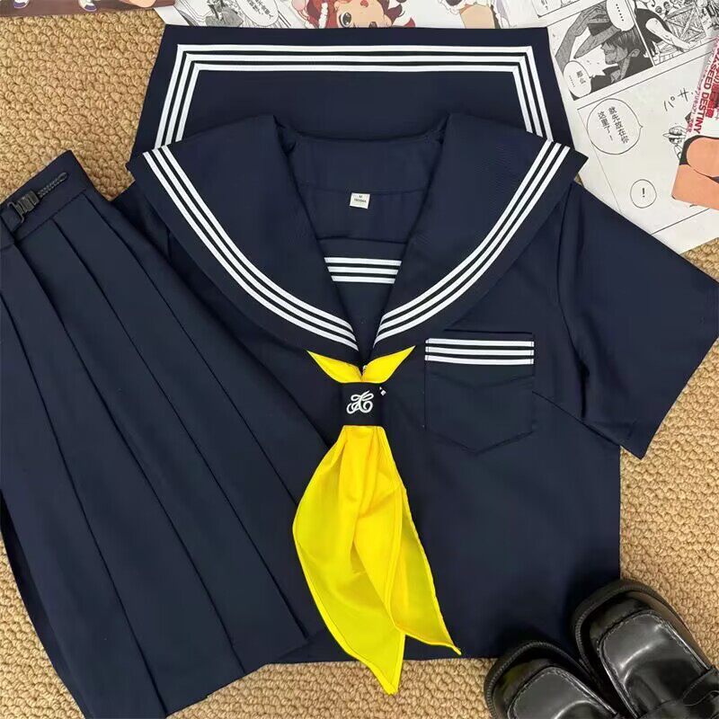 改良型紺スリーピース半袖+シアンスカート+黄色三角スカーフ+バックル