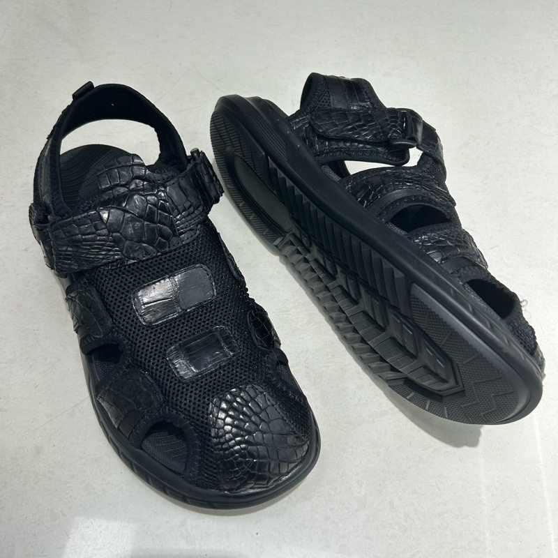 Sandal Nam Da Cá Sấu Thật Quai Dán Chiều Cao Đế Khoảng 3cm Màu Đen