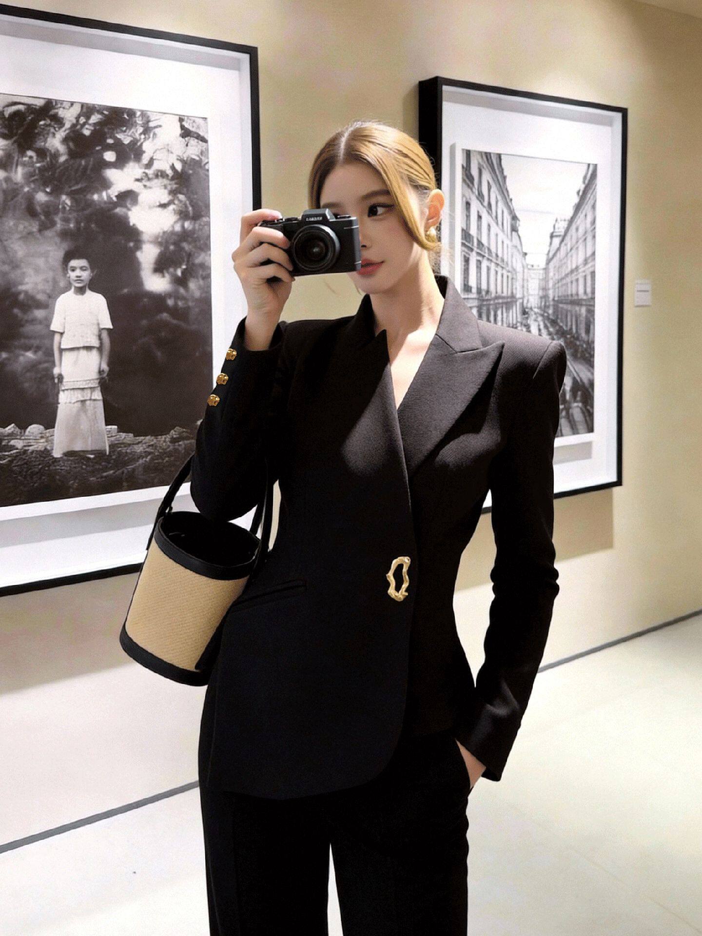 Áo vest nữ màu đen dáng ôm phong cách công sở thanh lịch — màu đen