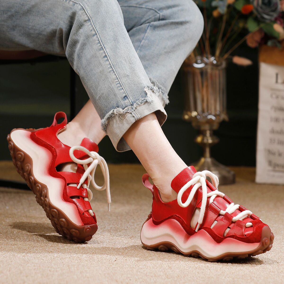 Sandal nữ đế dày mũi tròn thủng lỗ da bò thật — màu đen, màu đỏ