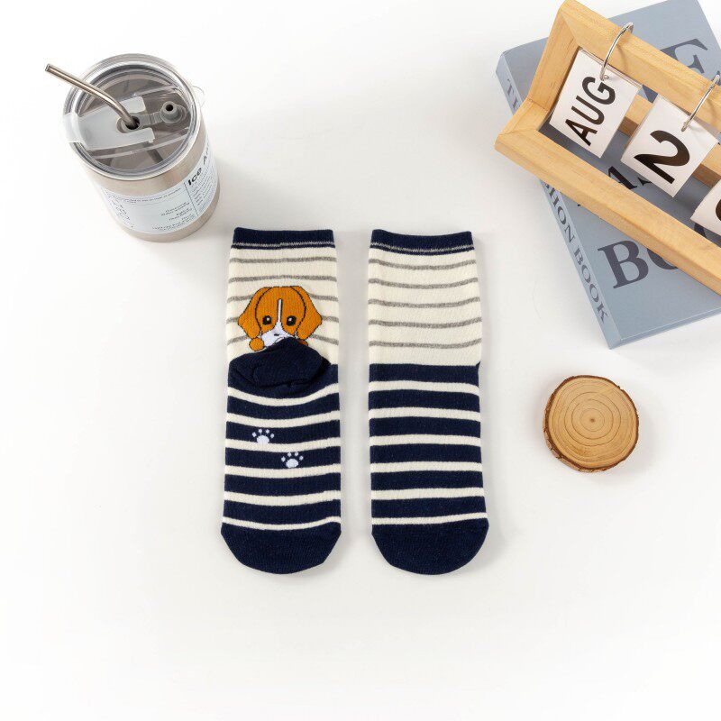 春秋新款卡通直板狗中筒袜棉质袜子女 诸暨厂家批发