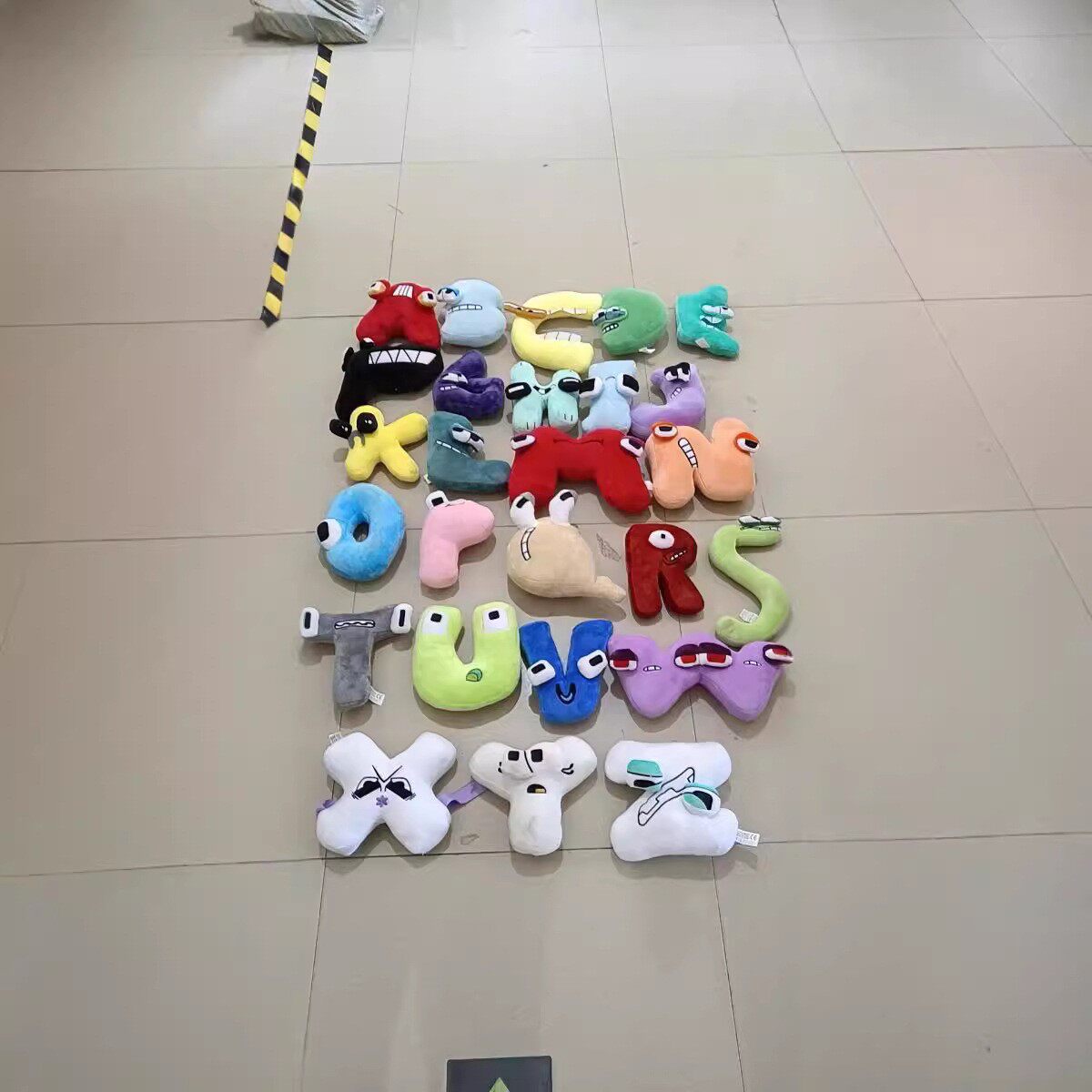 跨境新款Alphabet Lore字母传说毛绒玩具抱枕公仔儿童启蒙教育