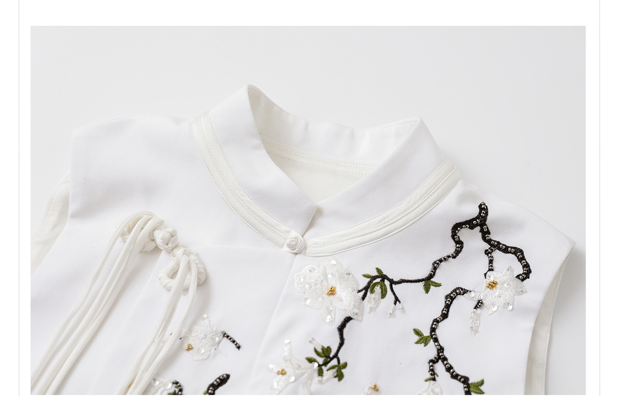 Áo vest nữ cổ đứng thêu nổi cài khuy phong cách thanh lịch — Ngọc Bích Đen (Giao Hàng Ngay), Trắng tuyết satin (tóc làm trong ngày)