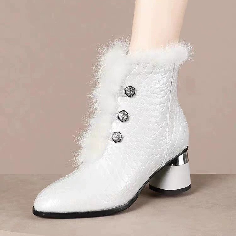 Boot nữ cổ thấp mũi nhọn gót vừa khóa kéo bên lót lông giữ ấm — Màu trắng