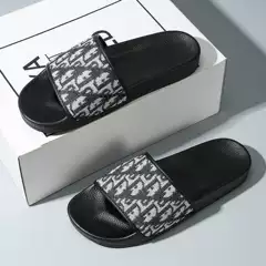 New 2025 Trendy Slippers for Men, High-End Outdoor Summer Home Bathroom Slippers with Poop Feeling