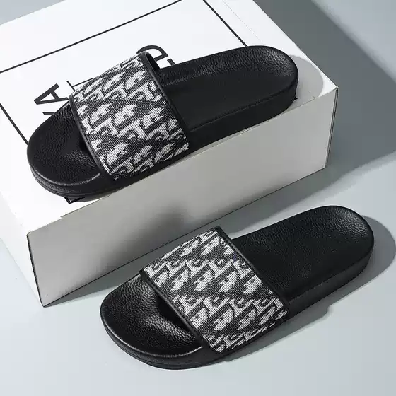 New 2025 Trendy Slippers for Men, High-End Outdoor Summer Home Bathroom Slippers with Poop Feeling