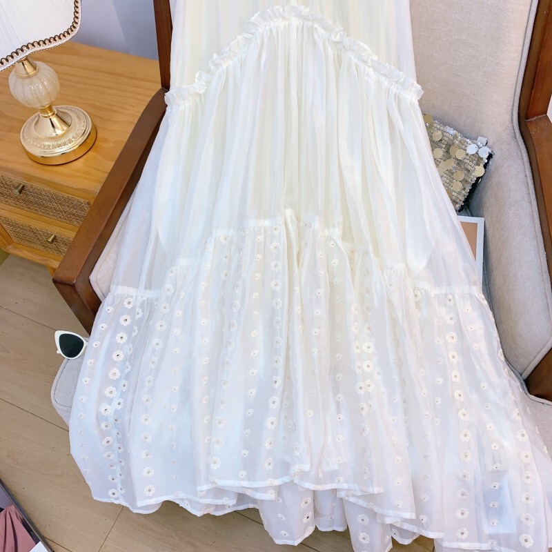 Đầm maxi nữ không tay cổ chữ V phối ren tùng xòe — Màu be