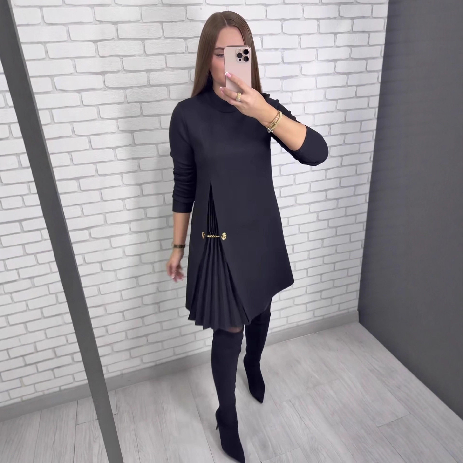 เสื้อผ้าผู้หญิงสำหรับการค้าต่างประเทศบน Amazon ชุดเดรสแขนยาวสีดำ ปลายชายเสื้อจับจีบ ดีไซน์หรูหรา รุ่นใหม่ฤดูใบไม้ร่วงปี 2026
