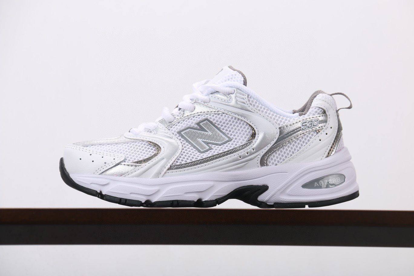 シルバーグレー