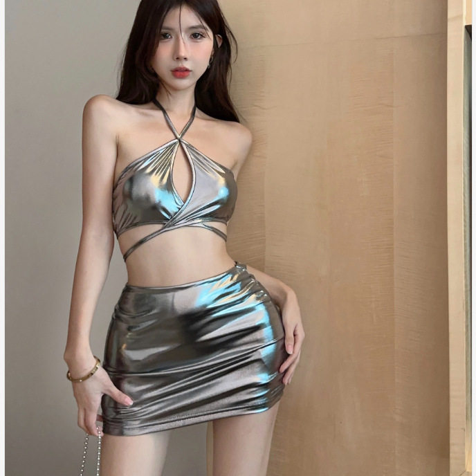 Sexy Hot Girl Suit for Women in Summer, Slimming Look, Cut Out Backless Halterneck Camisole, Hip-Covering Short Skirt, Two-Piece Set