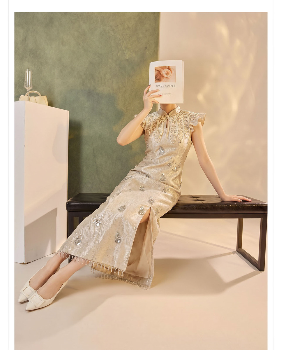 Đầm dài cổ đứng tay ngắn thêu hoa đính cườm ôm dáng — Màu xám mơ