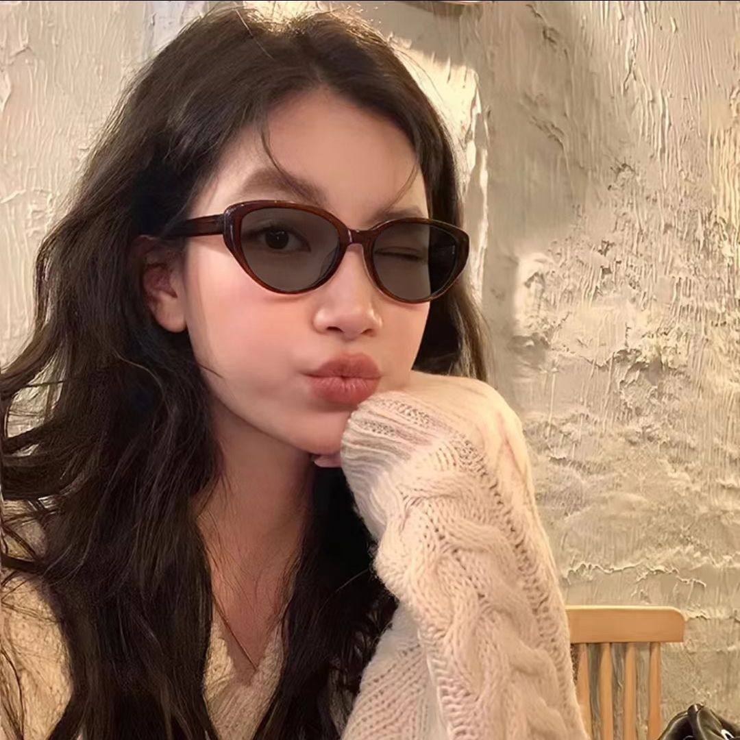 Anti-blue light without makeup myopia glasses frame for women with super light color change myopia dual-purpose glasses frame for female cat smart face