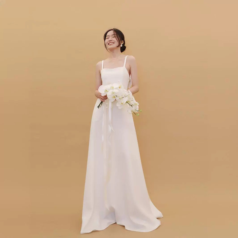 Váy Cưới/Đầm Cưới Hở Lưng Nơ Lớn Dáng Dài Màu Trắng