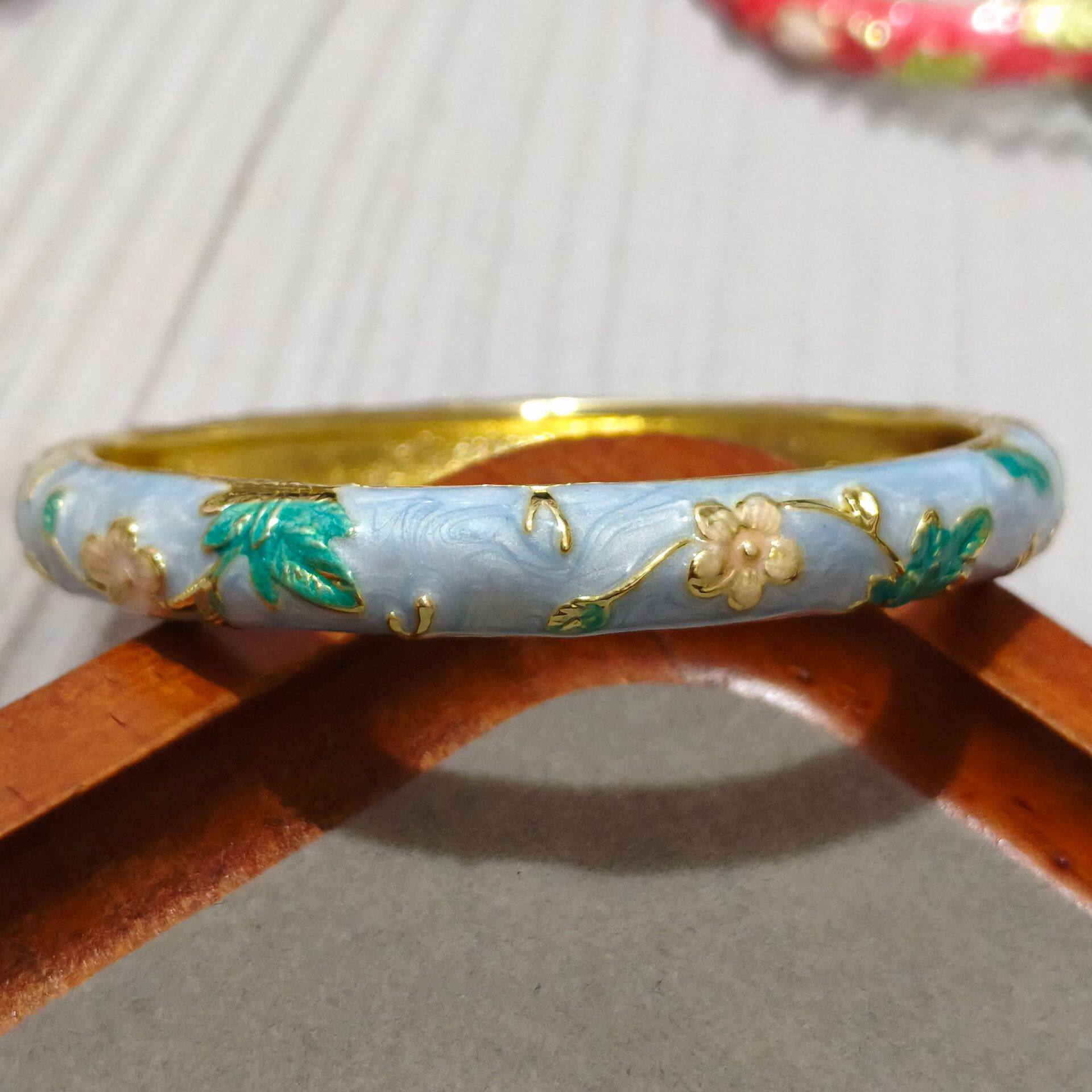 สั่งซื้อนำเข้า 0.8 ดอกไม้ขนาดเล็ก cloisonné สร้อยข้อมือ cross-border สร้อยข้อมือ cloisonne สถานที่ท่องเที่ยวใหม่น้ำมันหยดสร้อยข้อมือ จากจีน