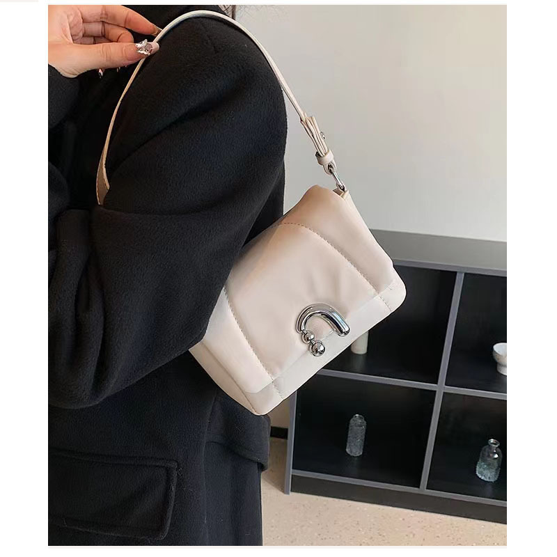 Super Hot High-End Armpit Bag Zhao Lusi's Same Niche Shoulder Bag Quilted Women's Bag Hand-Held Flower Roll Bag 9 O1CN01aGopsZ1DZO1H6ktFX !!2217511990230 0 cib