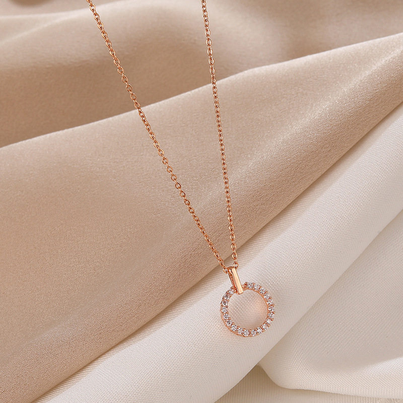 Korean titanium steel necklace female Net red temperament ins cold wind niche design sense clavicle chain rose gold pendant