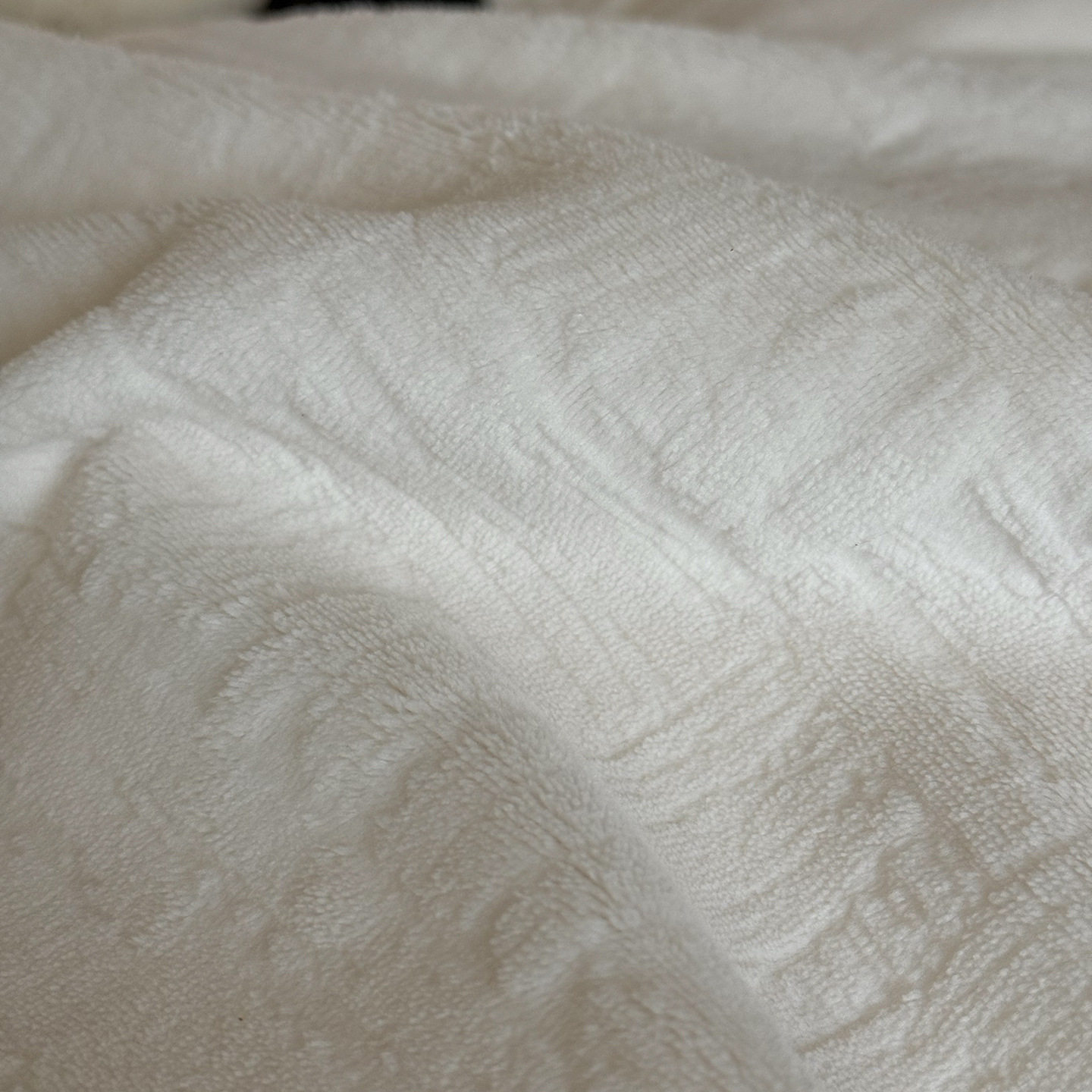 Casual Winter High-Weight Milk Velvet Four-Piece Set, Anti-Static Thickeneded Skin-Friendly Naked Sleeping Three-Piece Set with Stereo Carved Velvet