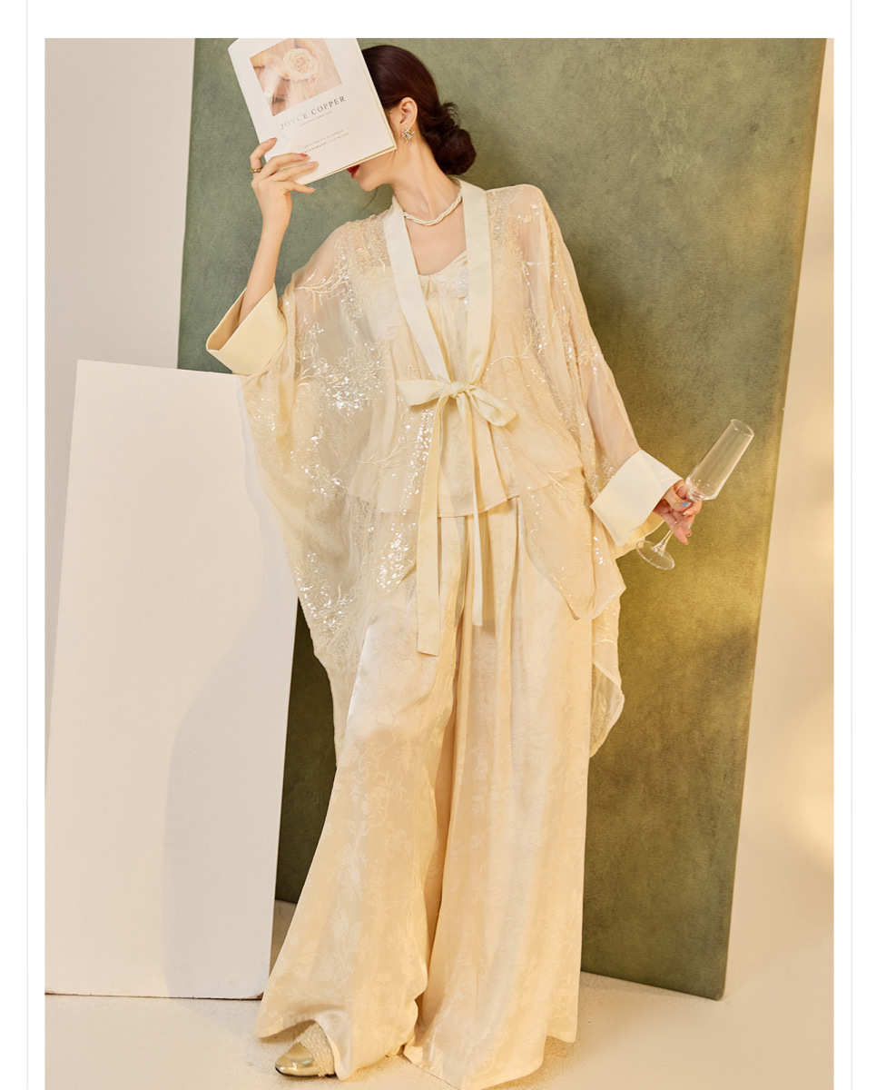 Set ba món nữ gồm áo hai dây thêu, áo khoác cardigan và quần dài — dây đeo, quần, áo khoác