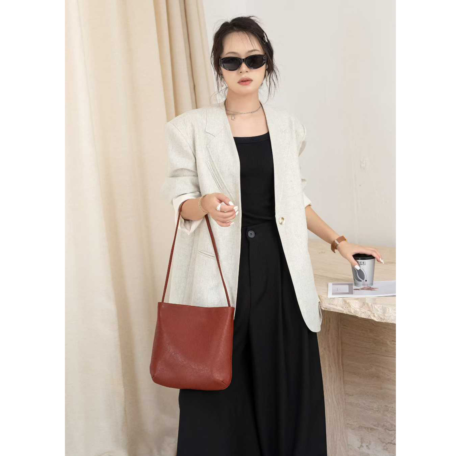 Túi Đeo Vai Nữ Chất Liệu Da Bò