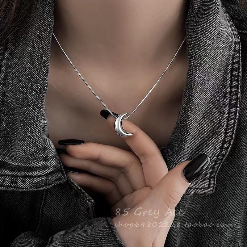 Sweet cool hot girl moon necklace female summer ins cold style hip hop clavicle chain 2023 New neck chain accessories