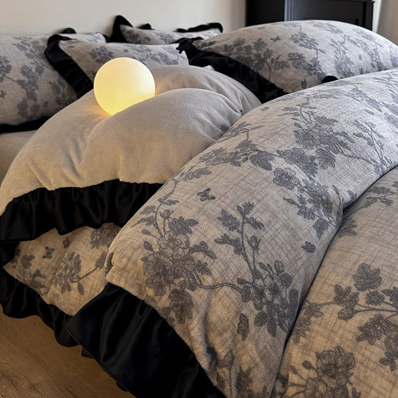 Autumn and Winter French Retro Style Milk Velvet Four-Piece Set Flannel Coral Velvet Lace Quilt Cover Bed Sheetss and Fitted Bed Sheetss Three-Piece Set