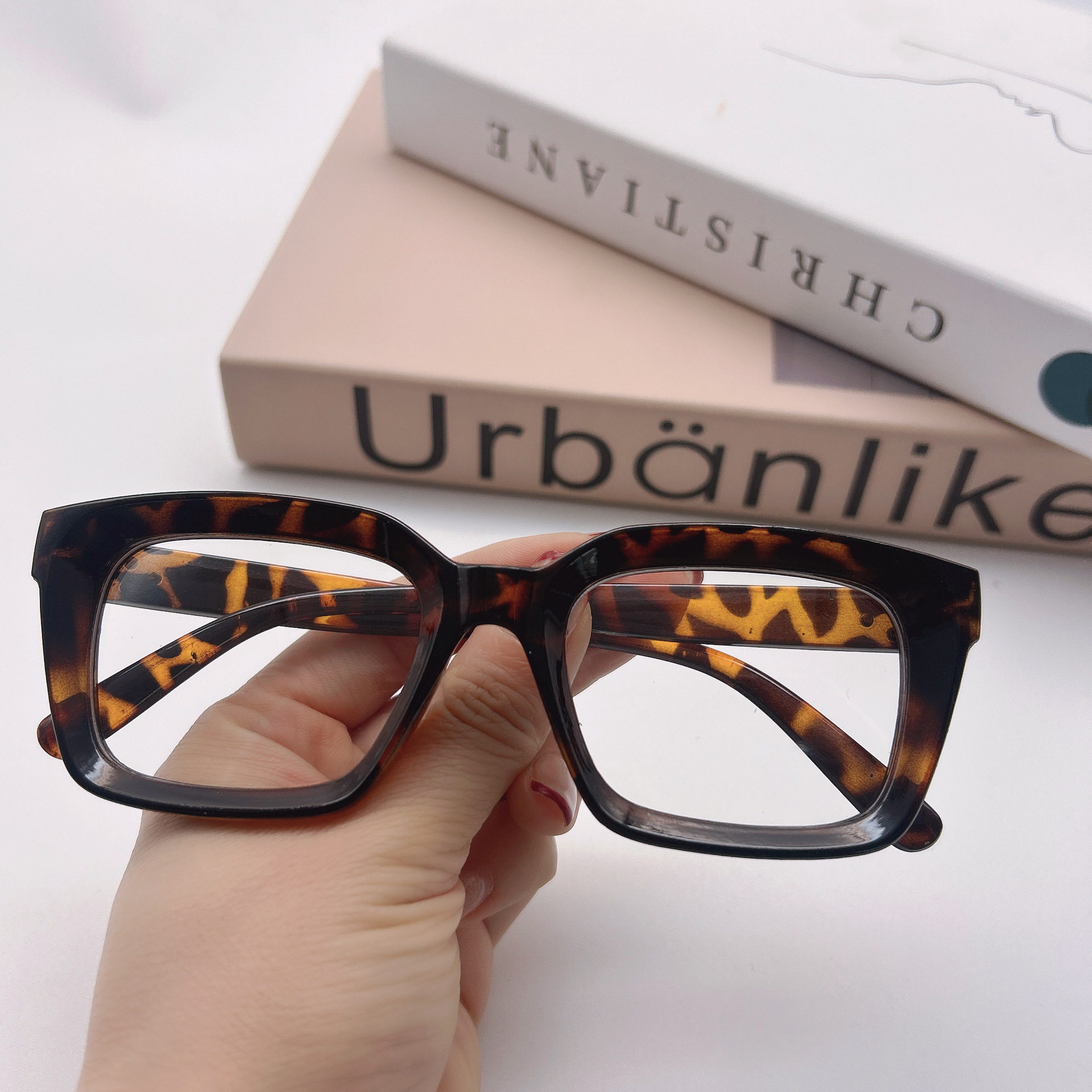 2025 New Crow Heart Flat Glasses for Women Without Makeup Square Frame Glasses Personalized Ultra-Light Transparent Gm Glasses Frame