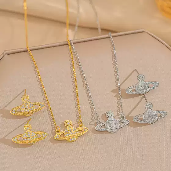 [Titanium Steel] European and American style Queen Mother's Golden Planet Titanium Steel Necklace Women's Fashion Collarbone Chain Light Luxury Jewelry Wholesale