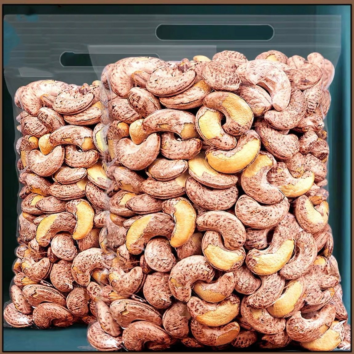 Wholesale Large-Sized Salted Cashew Nuts with Skin, Vietnamese Specialty Snacks, Factory Direct Delivery, Extra Large