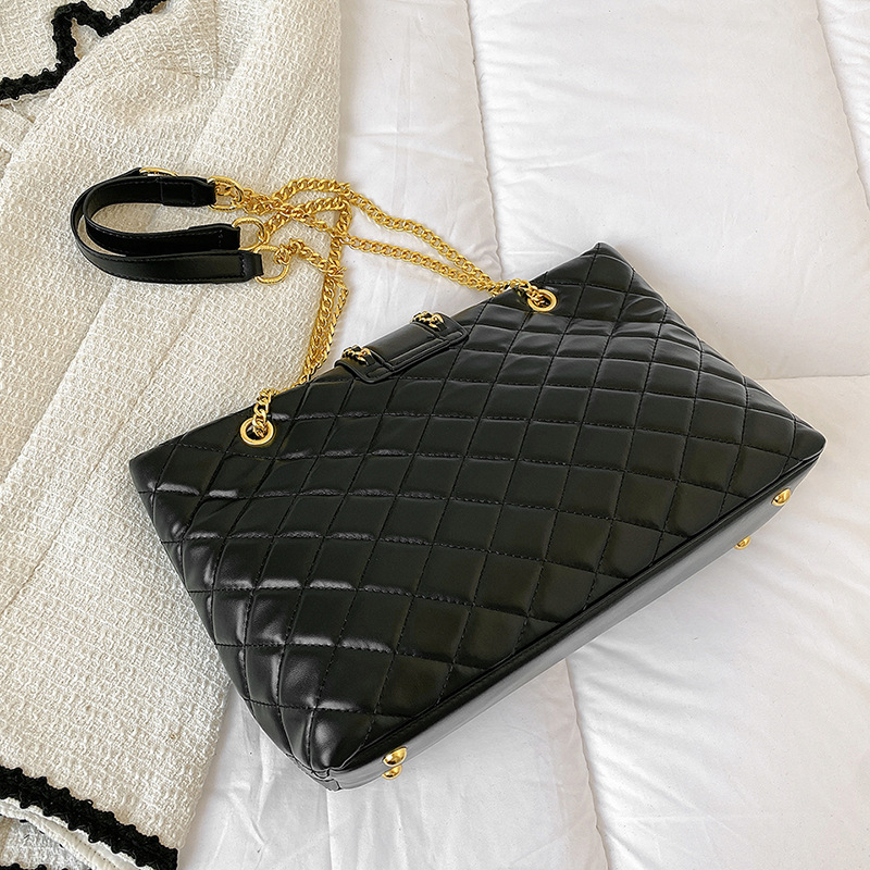 New Summer Live Broadcast Popular One-Shoulder Quilted Chain Large Capacity Simple Fashion Women's Bag 18 O1CN01aWF6Xl1Lhe4yQeDJR !!2214150501331 0 cib