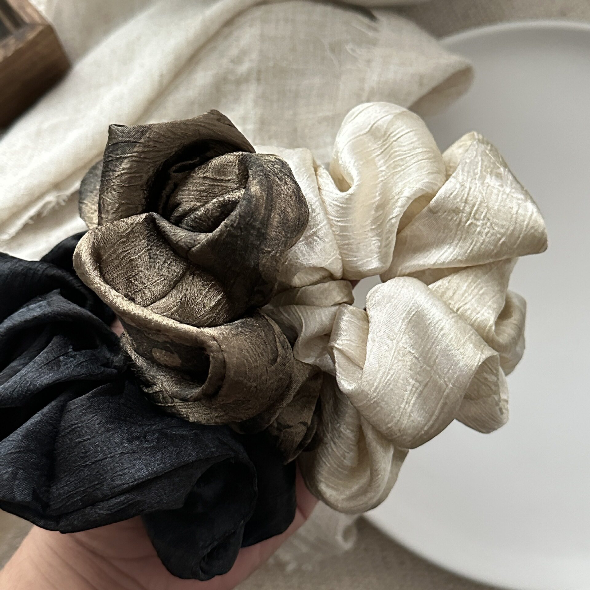 Texture French Retro High-grade Wide-brimmed Large Intestine Hair Ring Ponytail Head Rope Hair Ring Large Bowel Ring