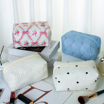 Creative Cute Cosmetic Bag Large Capacity High-end Sense Court Style Quilted Storage Bag Portable Soft Small Crowdbag
