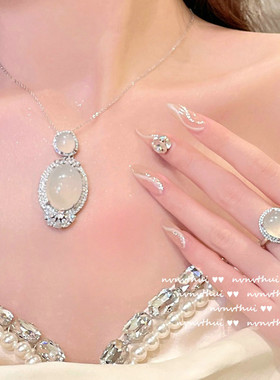 白玉髓手捧花蛋形石项链 水灵水灵镀18K金水沫玉鸽子蛋耳环套装