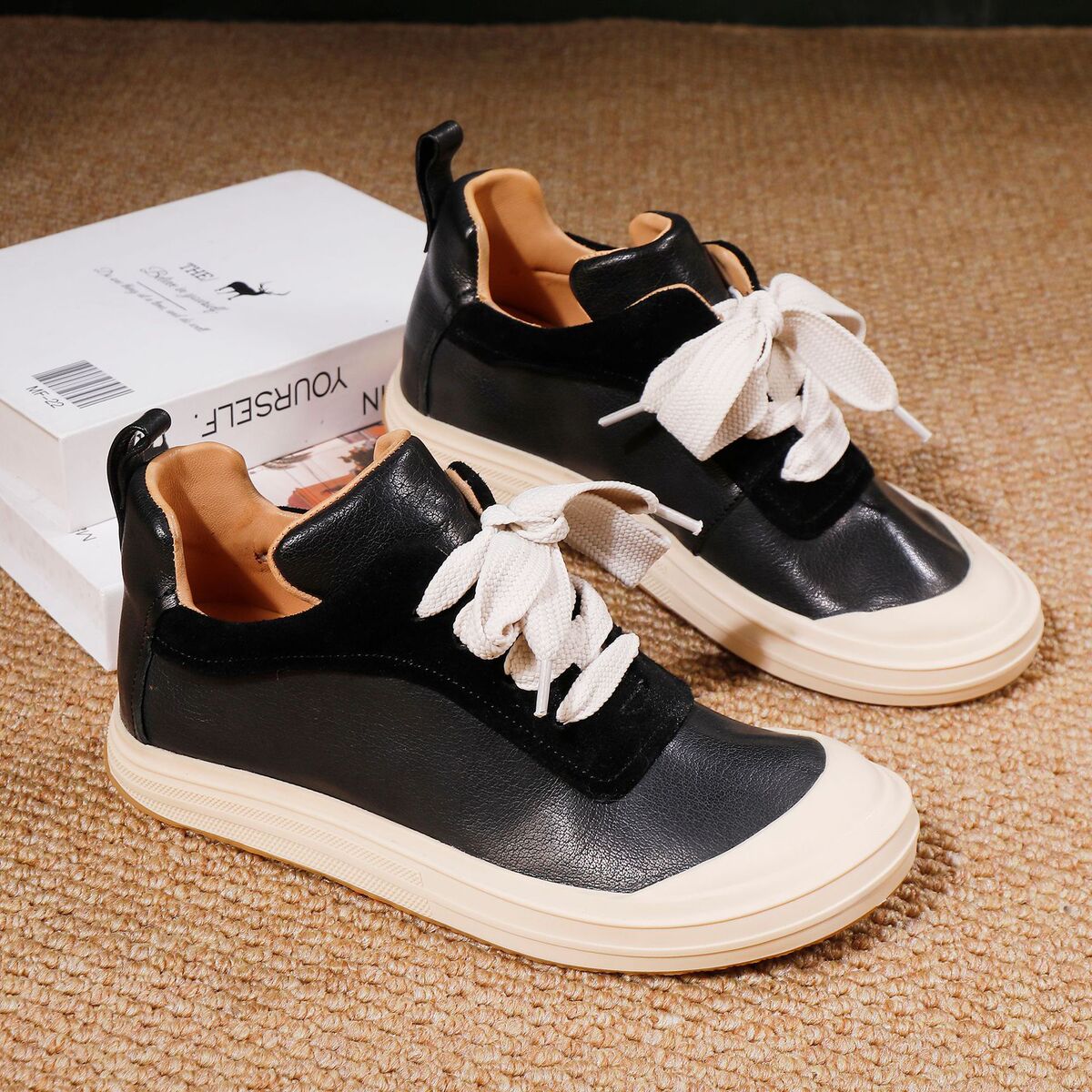 Giày sneaker nữ da bò thật đế bằng dáng thấp thoải mái — đen, màu đỏ