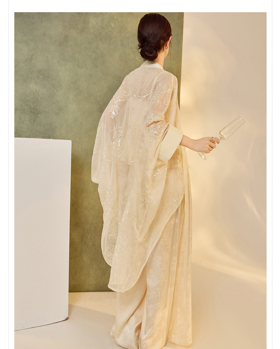 Set ba món nữ gồm áo hai dây thêu, áo khoác cardigan và quần dài — dây đeo, quần, áo khoác