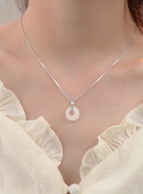 白铜和田玉平安扣项链女小众白玉髓平安扣吊坠古风国潮锁骨链