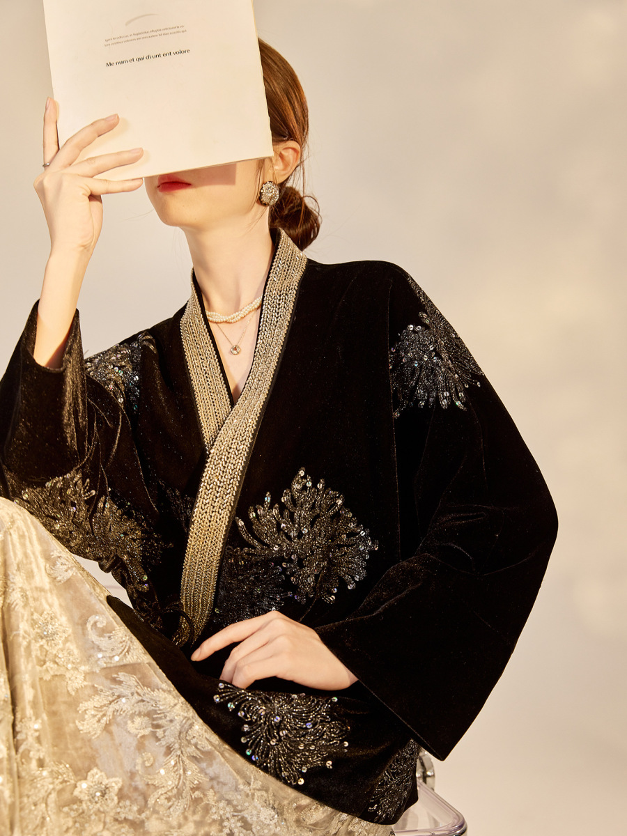 Áo khoác nữ dài tay cổ chữ V thêu đính cườm chất liệu nhung — Đen đá obsidian (giao hàng trong 7 ngày)