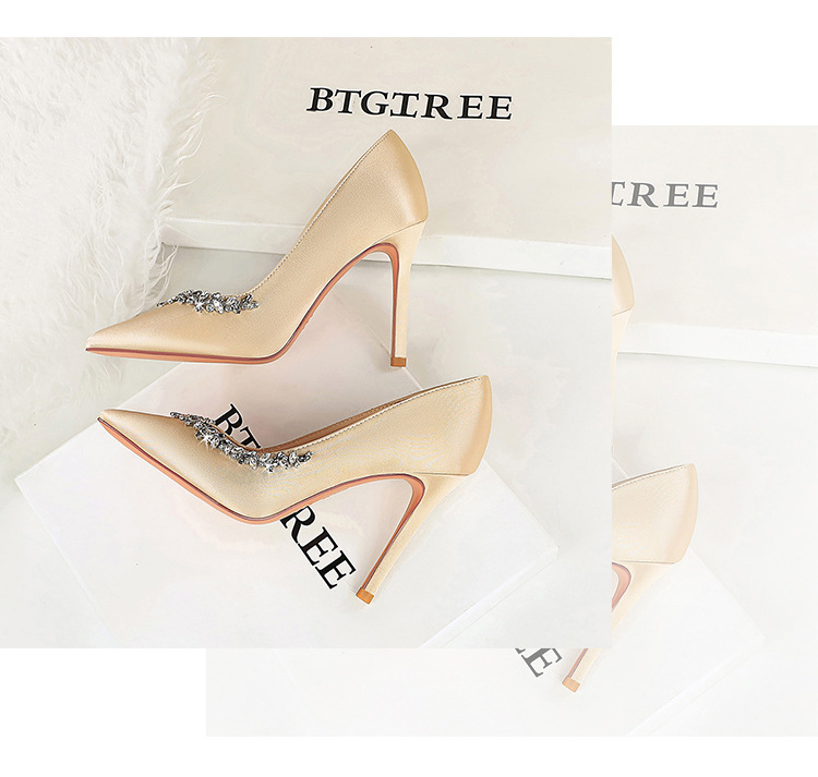 Giày cao gót nữ mũi nhọn chất liệu satin đính đá sang trọng dự tiệc — -2 màu đen 10CM, -2 màu sâm panh 10CM, -2 màu xanh lá cây 10CM, -A2 đen 7CM