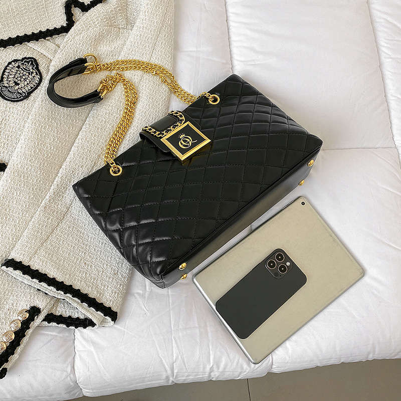 New Summer Live Broadcast Popular One-Shoulder Quilted Chain Large Capacity Simple Fashion Women's Bag 13 O1CN01asCueL1Lhe4wvPf1G !!2214150501331 0 cib