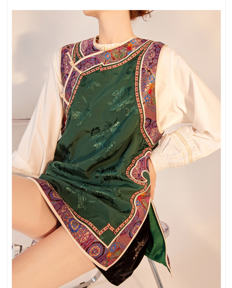 Áo vest nữ dáng trung dài màu xanh lá họa tiết hoa thêu