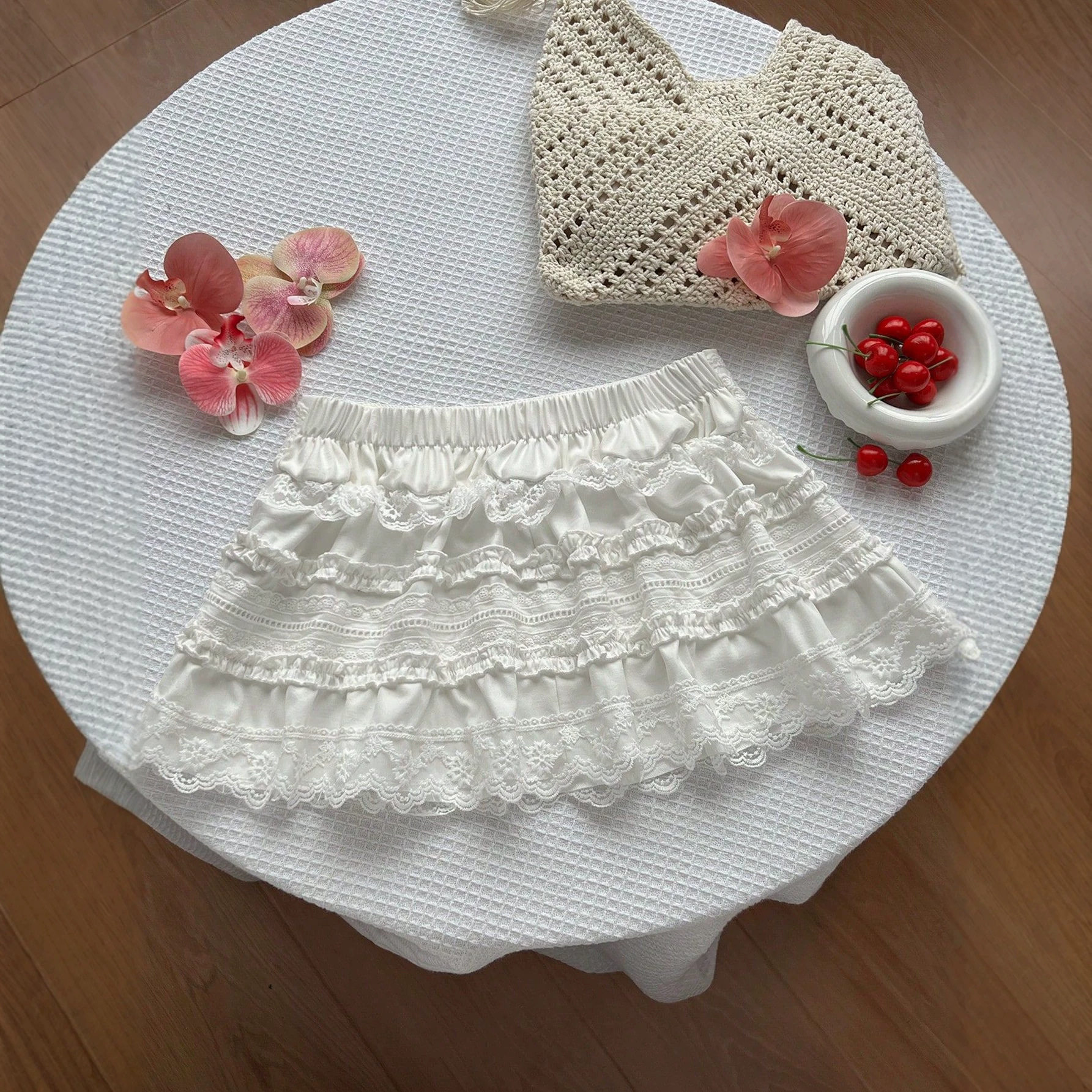 Summer Womens Ruffled Lace Trim Mini Skirt Low Waist Lightweight Fabric Elegant Design Ready to Ship Wholesale