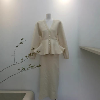 Winter Gentle Wear Women's 2024 New Korean-style Tight Waist Slimming Knitted Sweater All-match Skirt Two-piece Set