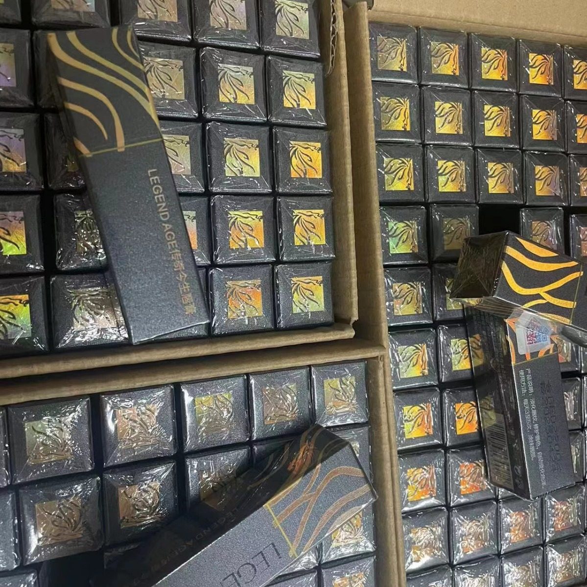 Authentic Legend Life Red Cherry Lip Balm 3.8g Lip Balm, Thousands of Colors, Non-Stick Cup, Moisturizing Color-Changing Lipstick