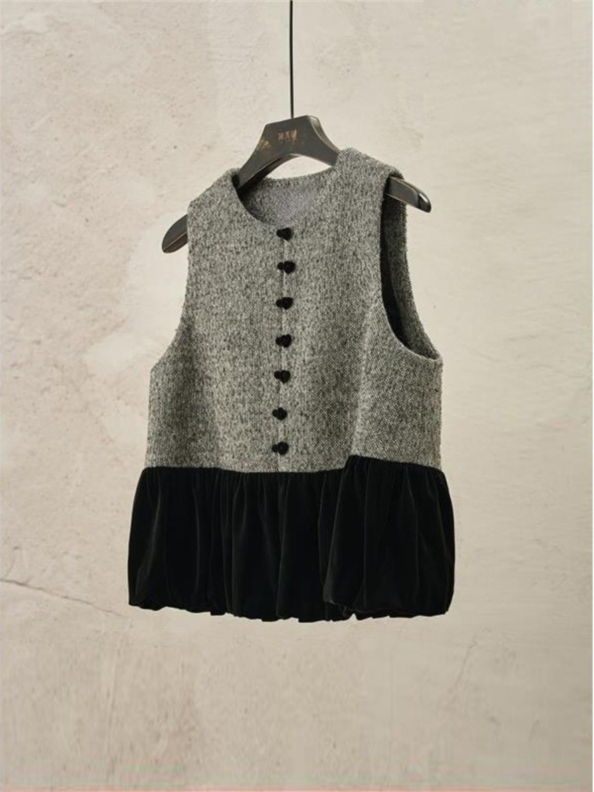 Black and Gray Color-Blocking New Chinese-Style Sleeveless Vest for Women, 2025 Autumn and Winter New Style, Patchwork Elegant Vest for Outerwear 7831