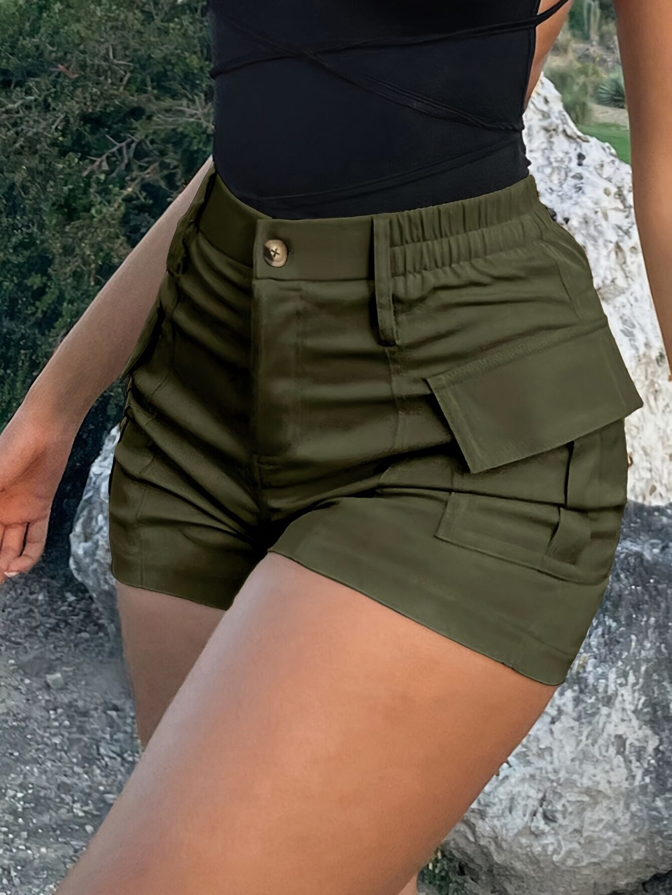 Casual women's high-waist button street work shorts with pockets