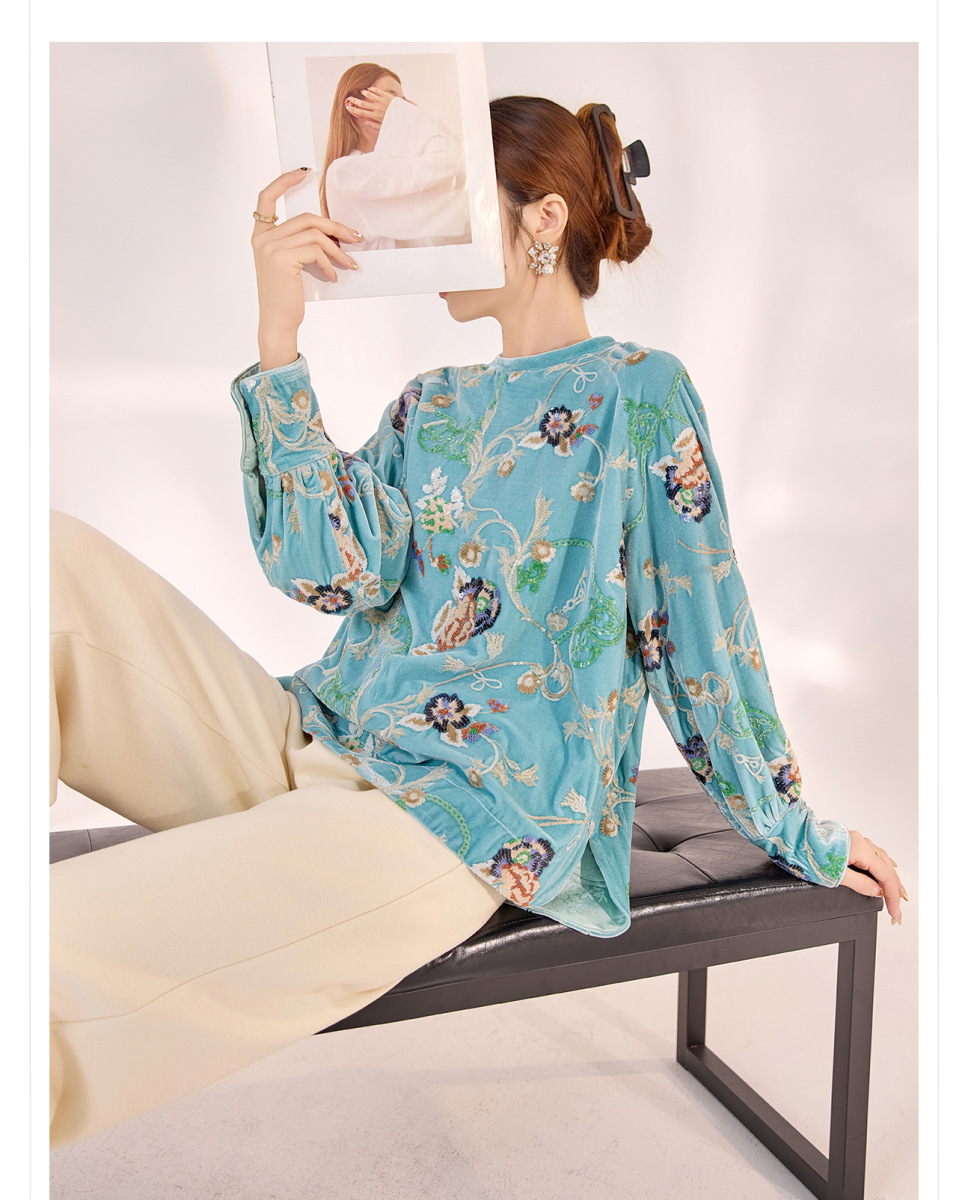 Áo sơ mi nữ dài tay satin thêu hoa cài khuy cổ tròn — Màu xanh da trời